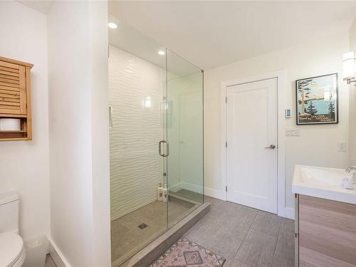 2585 Wyldewood Ave, Shawnigan Lake, BC - Indoor Photo Showing Bathroom