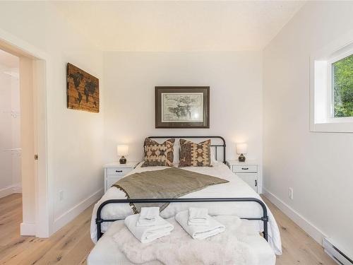 2585 Wyldewood Ave, Shawnigan Lake, BC - Indoor Photo Showing Bedroom