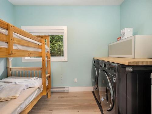 2585 Wyldewood Ave, Shawnigan Lake, BC - Indoor Photo Showing Laundry Room