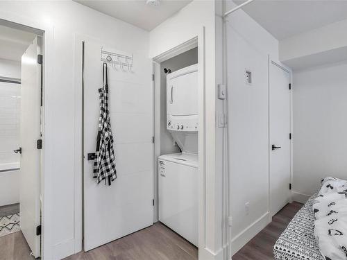 218 Crease Ave, Saanich, BC - Indoor Photo Showing Laundry Room