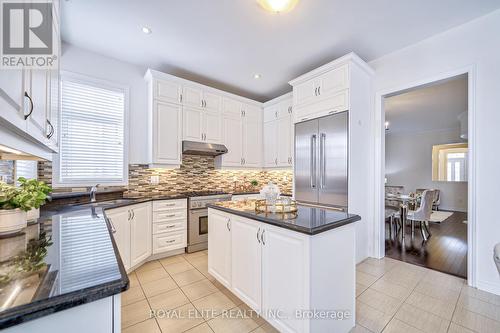 91 Chaiwood Crt, Vaughan, ON - Indoor Photo Showing Kitchen With Upgraded Kitchen