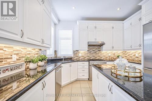 91 Chaiwood Court, Vaughan, ON - Indoor Photo Showing Kitchen With Upgraded Kitchen