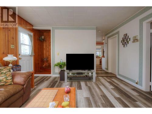 3111 Niquidet Street, Horsefly, BC - Indoor Photo Showing Living Room