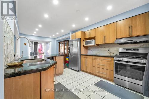 39 Blue Spruce Street, Brampton, ON - Indoor Photo Showing Kitchen