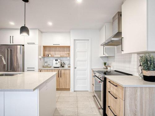 Kitchen - 279 21E Avenue, Sainte-Anne-De-Sabrevois, QC - Indoor Photo Showing Kitchen With Upgraded Kitchen