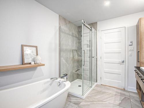 Bathroom - 279 21E Avenue, Sainte-Anne-De-Sabrevois, QC - Indoor Photo Showing Bathroom