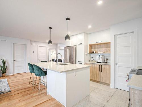 Kitchen - 279 21E Avenue, Sainte-Anne-De-Sabrevois, QC - Indoor Photo Showing Kitchen With Upgraded Kitchen