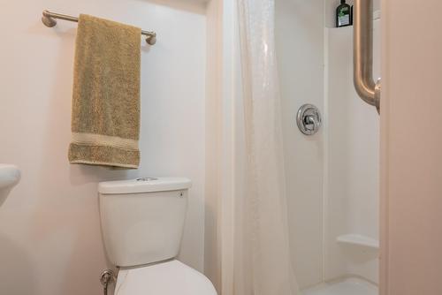1171 Second Avenue, Trail, BC - Indoor Photo Showing Bathroom