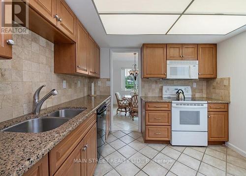 C - 4280 Belair Lane, Florida Usa, ON - Indoor Photo Showing Kitchen With Double Sink