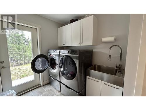 5007 Kyllo Road, 108 Mile Ranch, BC - Indoor Photo Showing Laundry Room