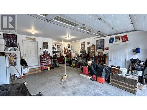 5007 Kyllo Road, 108 Mile Ranch, BC - Indoor Photo Showing Garage