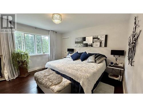 5007 Kyllo Road, 108 Mile Ranch, BC - Indoor Photo Showing Bedroom