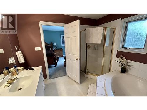 4906 Kitwanga Drive, 108 Mile Ranch, BC - Indoor Photo Showing Bathroom