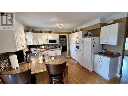 4906 Kitwanga Drive, 108 Mile Ranch, BC - Indoor Photo Showing Kitchen
