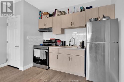 1332 Wyandotte Street East, Windsor, ON - Indoor Photo Showing Kitchen
