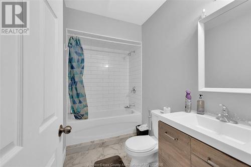 1332 Wyandotte Street East, Windsor, ON - Indoor Photo Showing Bathroom