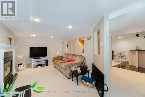 4552 Gullfoot Circ, Mississauga, ON - Indoor With Fireplace