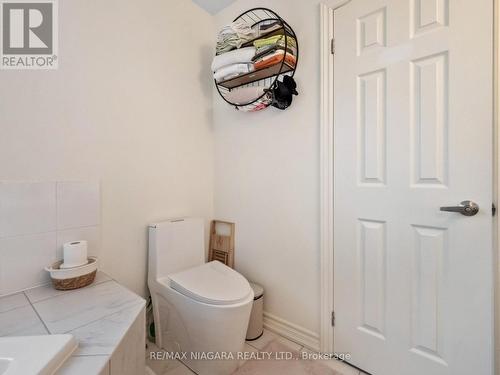 1478 Marina Dr, Fort Erie, ON - Indoor Photo Showing Bathroom