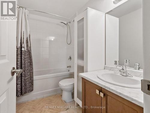 1478 Marina Dr, Fort Erie, ON - Indoor Photo Showing Bathroom