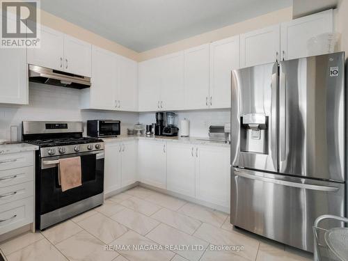 1478 Marina Drive, Fort Erie, ON - Indoor Photo Showing Kitchen