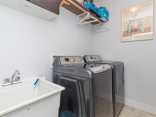 1714 Meagan St, Crofton, BC - Indoor Photo Showing Laundry Room