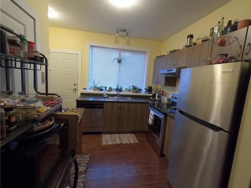 1714 Meagan St, Crofton, BC - Indoor Photo Showing Kitchen With Double Sink