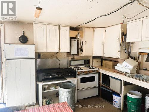 1252 Harrison Lake Rd, Ryerson, ON - Indoor Photo Showing Kitchen