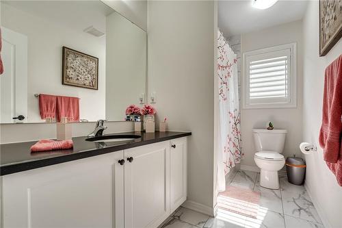 11 Malcolm Crescent, Caledonia, ON - Indoor Photo Showing Bathroom