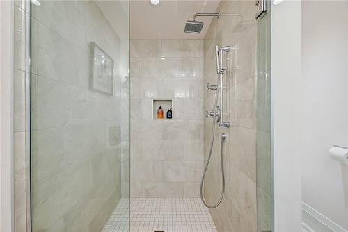 397 King Street W|Unit #215, Dundas, ON - Indoor Photo Showing Bathroom
