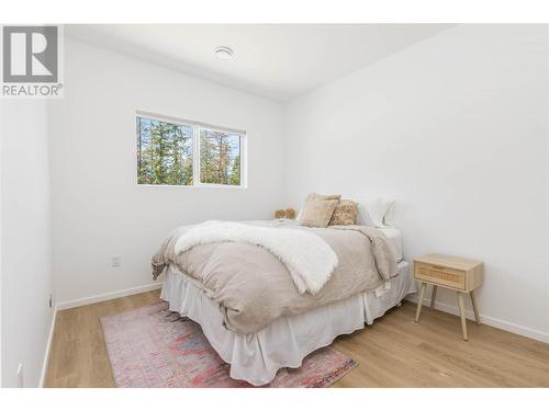 1041 19 Avenue Se, Salmon Arm, BC - Indoor Photo Showing Other Room