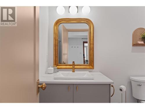 1041 19 Avenue Se, Salmon Arm, BC - Indoor Photo Showing Bathroom