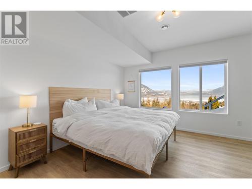 1041 19 Avenue Se, Salmon Arm, BC - Indoor Photo Showing Bedroom