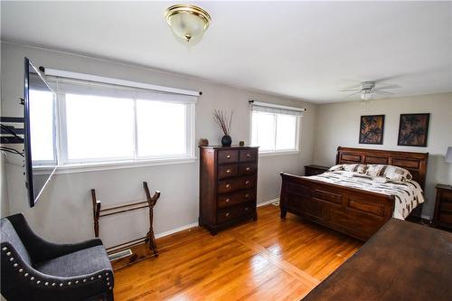 5010 Douglas Street, Beamsville, ON - Indoor Photo Showing Bedroom