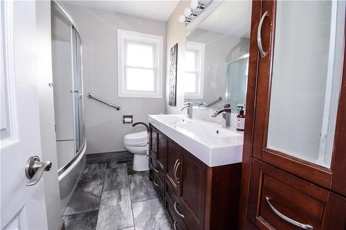 5010 Douglas Street, Beamsville, ON - Indoor Photo Showing Bathroom