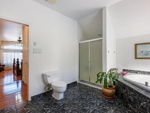 Salle de bains attenante Ã  la CCP - 2261 Rue De Nice, Saint-Lazare, QC - Indoor Photo Showing Bathroom