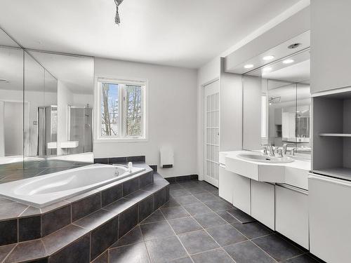 Salle de bains attenante Ã  la CCP - 1025 38E Avenue, Laval (Fabreville), QC - Indoor Photo Showing Bathroom