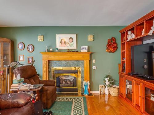2530 Anderson Ave, Port Alberni, BC - Indoor Photo Showing Living Room With Fireplace
