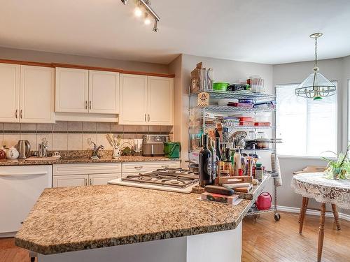 2530 Anderson Ave, Port Alberni, BC - Indoor Photo Showing Kitchen
