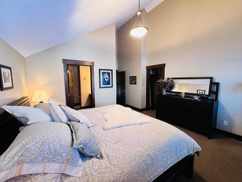 2 - 2600 Riverrock Way, Invermere, BC - Indoor Photo Showing Bedroom