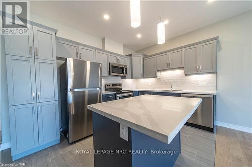 5 Alicia Cres, Thorold, ON - Indoor Photo Showing Kitchen With Upgraded Kitchen