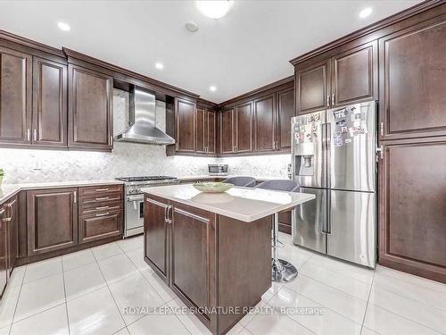 2 Fallowfield Rd, Brampton, ON - Indoor Photo Showing Kitchen With Upgraded Kitchen