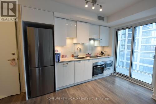 1410 - 99 Broadway Avenue, Toronto, ON - Indoor Photo Showing Kitchen With Upgraded Kitchen