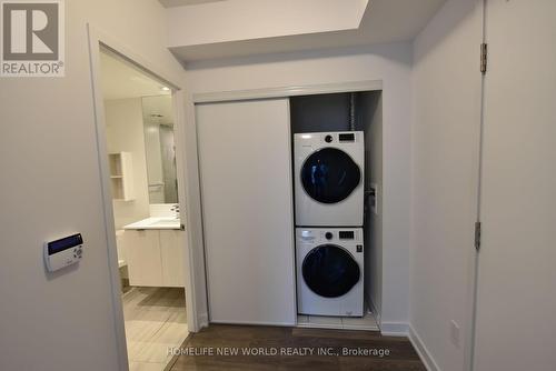 1410 - 99 Broadway Avenue, Toronto, ON - Indoor Photo Showing Laundry Room