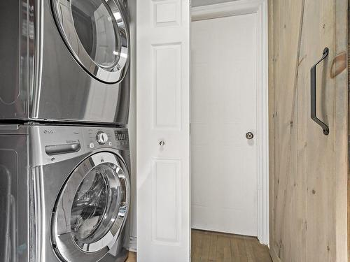 Salle de lavage - 217 Rue Du Boisé, Saint-Colomban, QC - Indoor Photo Showing Laundry Room