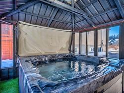 Hot tub - 