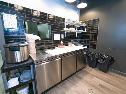 Kitchen - E-20 Boul. De Mortagne, Boucherville, QC 