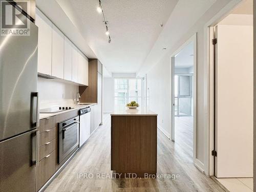 #D-313 -5220 Dundas St, Burlington, ON - Indoor Photo Showing Kitchen With Upgraded Kitchen