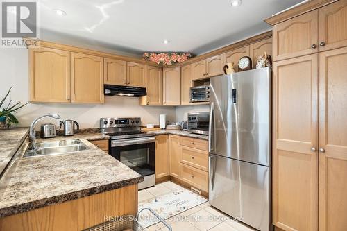 #1 -5727 Kalar Rd, Niagara Falls, ON - Indoor Photo Showing Kitchen With Double Sink