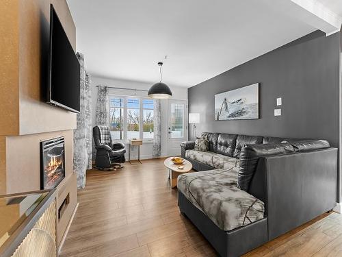 Living room - 111 Rue St-Thomas, Notre-Dame-Du-Bon-Conseil - Village, QC - Indoor Photo Showing Living Room With Fireplace