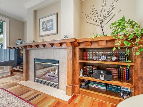 2454 Andover Rd, Nanoose Bay, BC - Indoor With Fireplace
